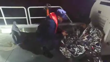 Sakarya'da teknesi alabora olan balıkçı kurtarıldı