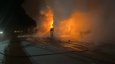 İplik yüklü TIR alev topuna döndü