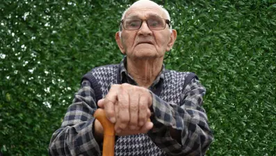 96 yaşındaki İbrahim dedenin uzun ömür sırrı: 3 kural olmazsa olmazıymış