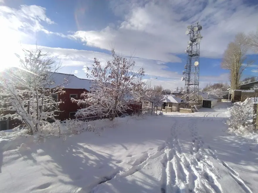 Van'da kar yolları kapattı: 83 yerleşim yerine ulaşım yok 17 Van'da kar yolları kapattı: 83 yerleşim yerine ulaşım yok 17