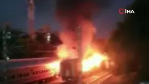 Hindistan'da yolcu treninde yangın Hindistan'da yolcu treninde yangın