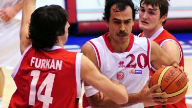 Pınar Karşıyaka deplasmanda zorlanmadı