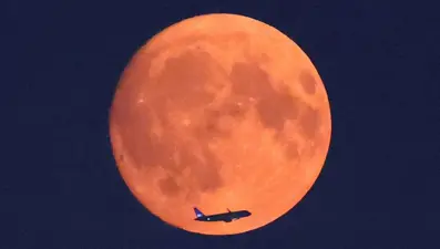 Yılın son Süper Ay'ı yükseliyor! "Kunduz Dolunayı" tam parlaklığa ne zaman ulaşacak?