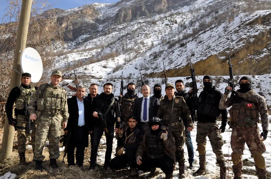 Hakkari'de kaymakam, emniyet müdürü ve komutanlardan moral ziyareti 10