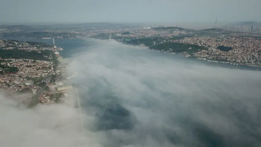 İstanbul Boğazı'na çöken sis doyumsuz görüntüler oluşturdu 16