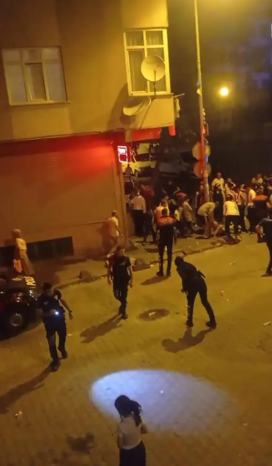 Esenyurt’ta silahlar patladı, düğün yarım kaldı | Damat tepkili:“500 bin lira harcamıştım” 3