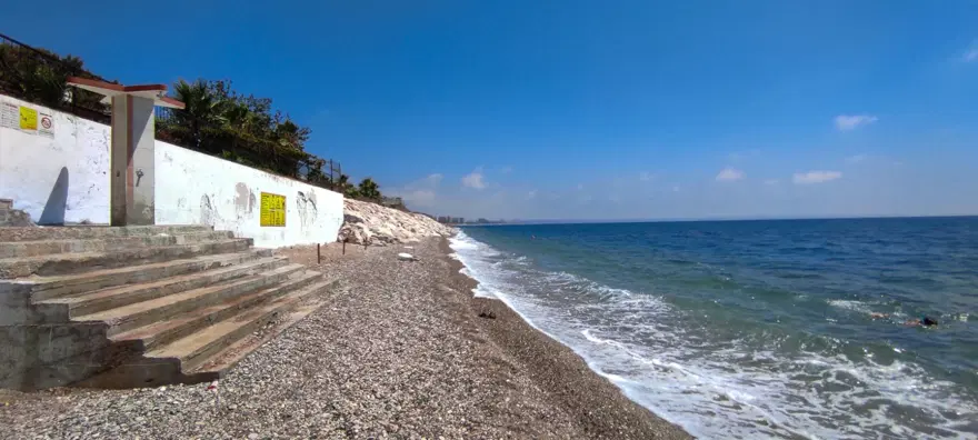 Konyaaltı Sahili 60 yılda 35 metre eridi, bir havluluk yer kaldı 5 Konyaaltı Sahili 60 yılda 35 metre eridi, bir havluluk yer kaldı 5