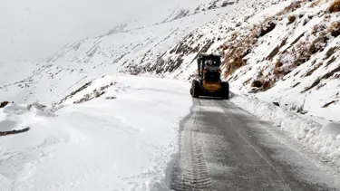 Kahramanmaraş'ta kar ve tipi: 199 köy yolu ulaşıma kapandı
