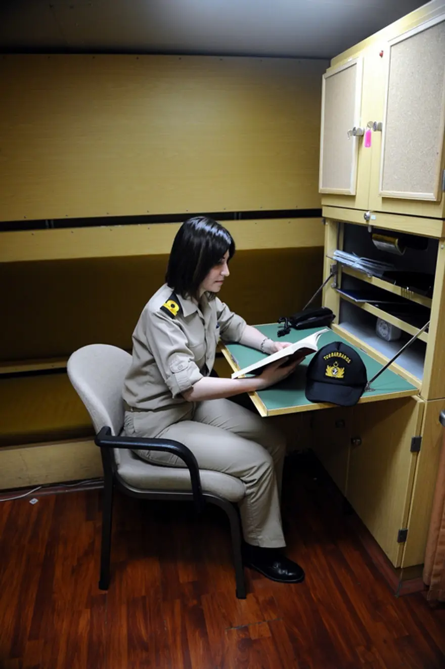 Savaş gemisinde kadın olmak 27