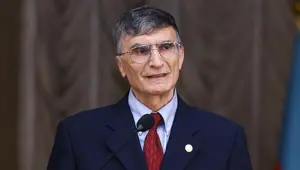 Aziz Sancar: Türkiye'de olsam aşı için kuyruğa girerdim