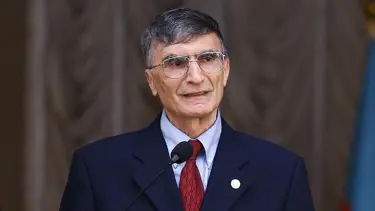 Aziz Sancar: Türkiye'de olsam aşı için kuyruğa girerdim