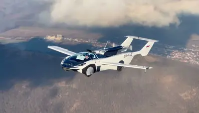 Dünyanın ilk seri üretim uçan arabası satışa çıkıyor