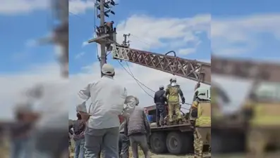 Elektriği kontrol etmek için trafoya çıkan çiftçi akıma kapıldı