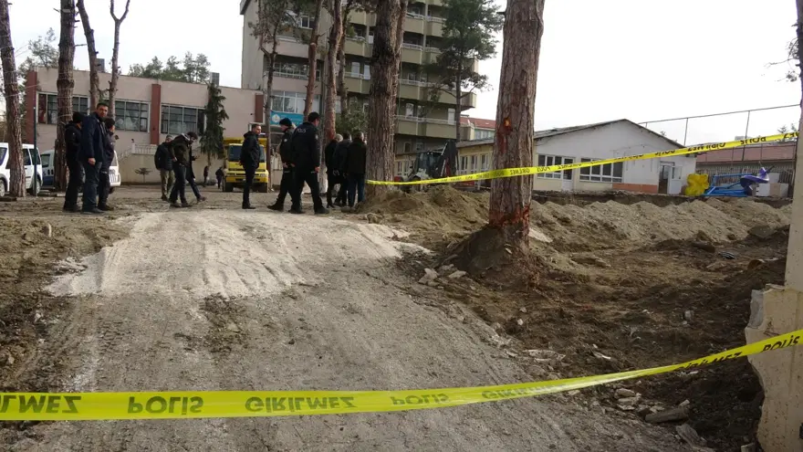 Öğretmenevi bahçesindeki kazıda insan kemikleri bulundu! 4
