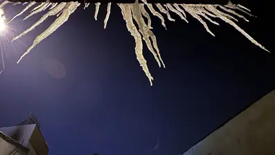 Göle'de hayat durdu: Şebeke suları dondu, her taraf buzla kaplandı