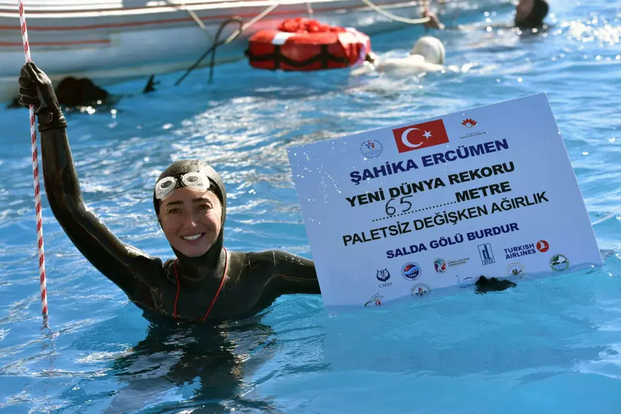 Şahika Ercümen'den Salda Gölü'nde dünya rekoru 