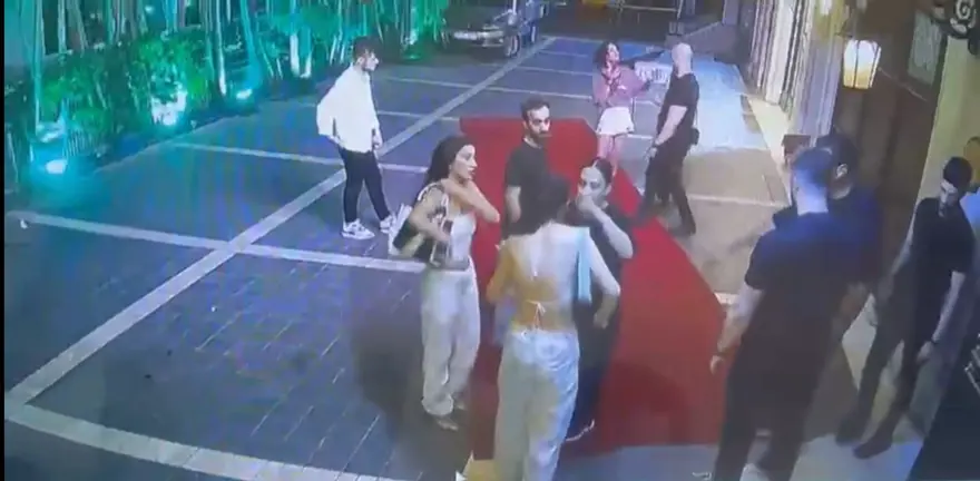 Kısmetse Olur yarışmacısı Eslem Sena Nur yaşadığı saldırıyı anlattı! "2 kız beni yatırıp patakladı, kafama çakı soktular" 8 Kısmetse Olur yarışmacısı Eslem Sena Nur yaşadığı saldırıyı anlattı! "2 kız beni yatırıp patakladı, kafama çakı soktular" 8
