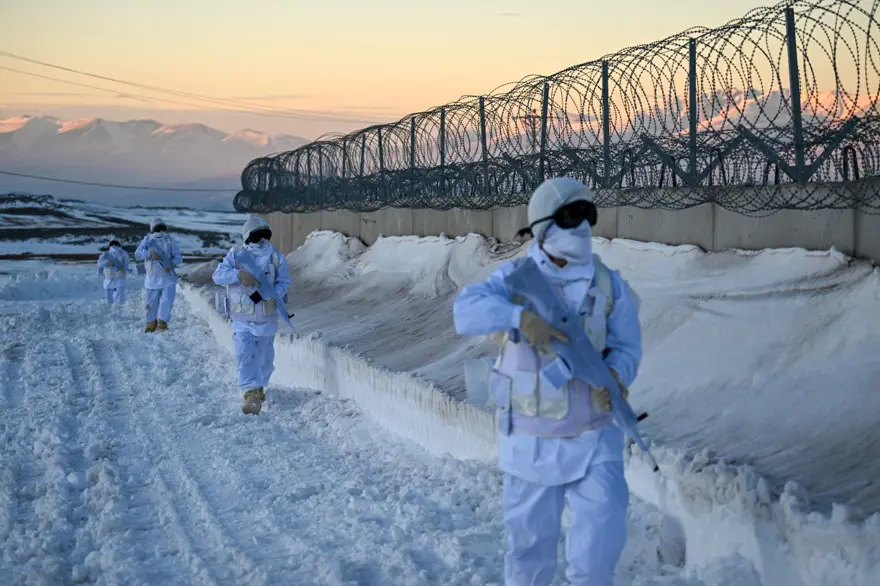 "Hudut kartalları" yeni yılı elleri tetikte karşıladı 24