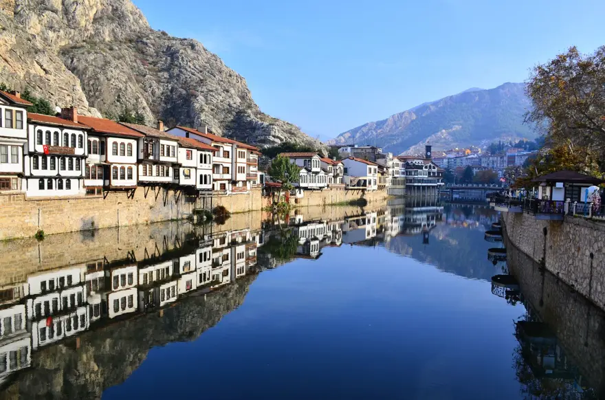 'Şehzadeler şehri' Amasya tarih kokan otantik sokaklarıyla ziyaretçilerini bekliyor 