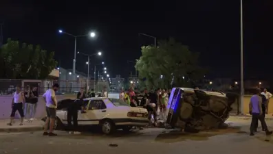 Antalya'da otomobiller kafa kafaya çarpıştı: Ortalık savaş alanına döndü