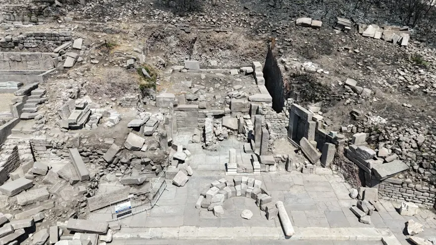 Kazı çalışmalarında bulundu! 1500 yıllık kemikten yapılmış iğnelik 6