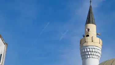 Cami hoparlöründen müzik yayını iddiası