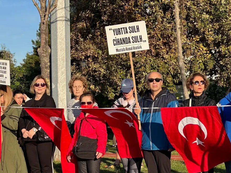 6 buçuk kilometrelik Ata'ya saygı zinciri 5