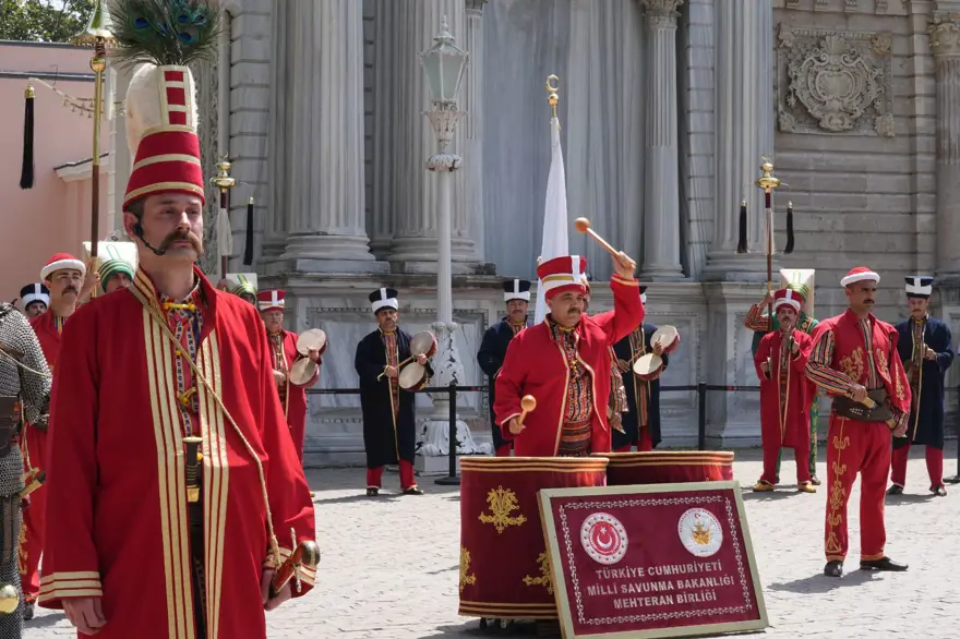Mehteran Birliği yaz dönemi gösterileri Dolmabahçe Sarayı'nda başladı 2 Mehteran Birliği yaz dönemi gösterileri Dolmabahçe Sarayı'nda başladı 2