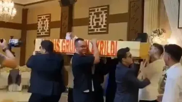 Düğünde damada tabutlu şaka