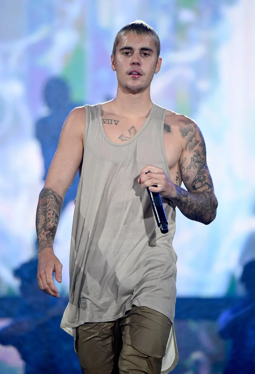 Justin Bieber'dan Tom Cruise'a kafes dövüşü teklifi (Tarikat savaşı iddiası) 1