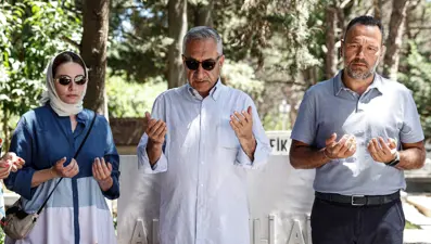 Türk sinemasının unutulmaz ismi Kemal Sunal kabri başında anıldı