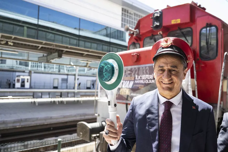 Turistik Tatvan Treni törenle ilk seferine başladı 10