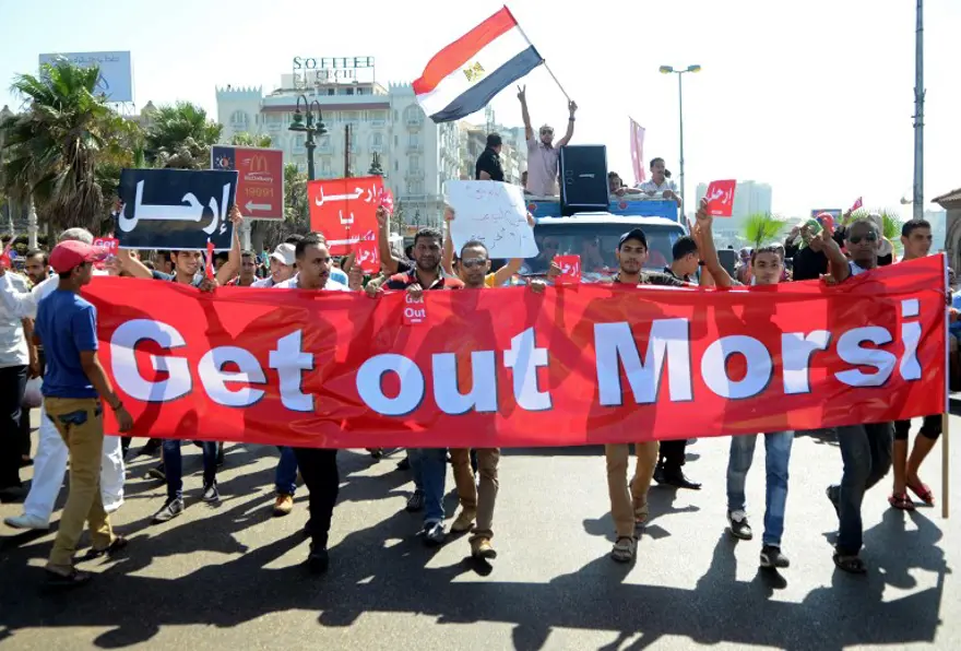 Mursi'ye 'istifa et' isyanı 13