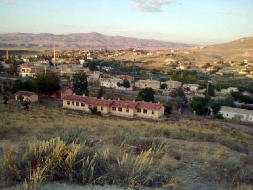 Köyü gömüyorlar 