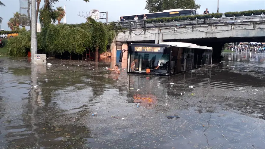 İstanbul'da etkili yağış (20 dakikalık kabus) 48