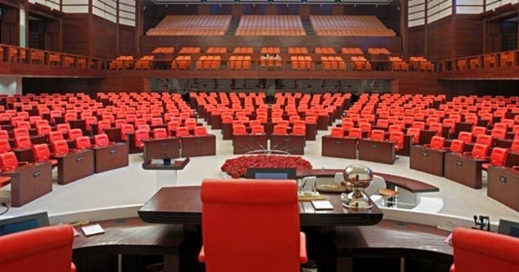 TBMM'de koltuklara 'akustik boya'lı bakım