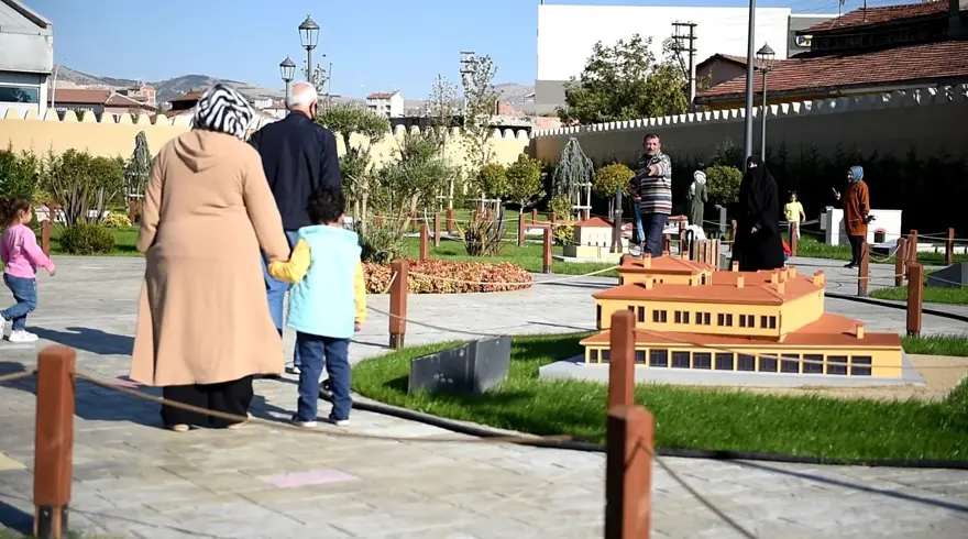 Kentin tarihi dokusunu merak edenler Çoruminia'ya akın etti 2
