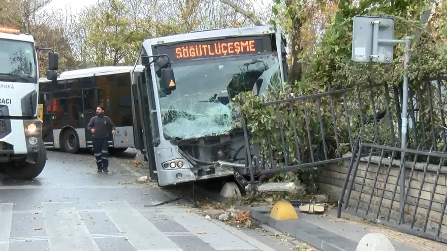 İstanbul'da metrobüs kazası 4