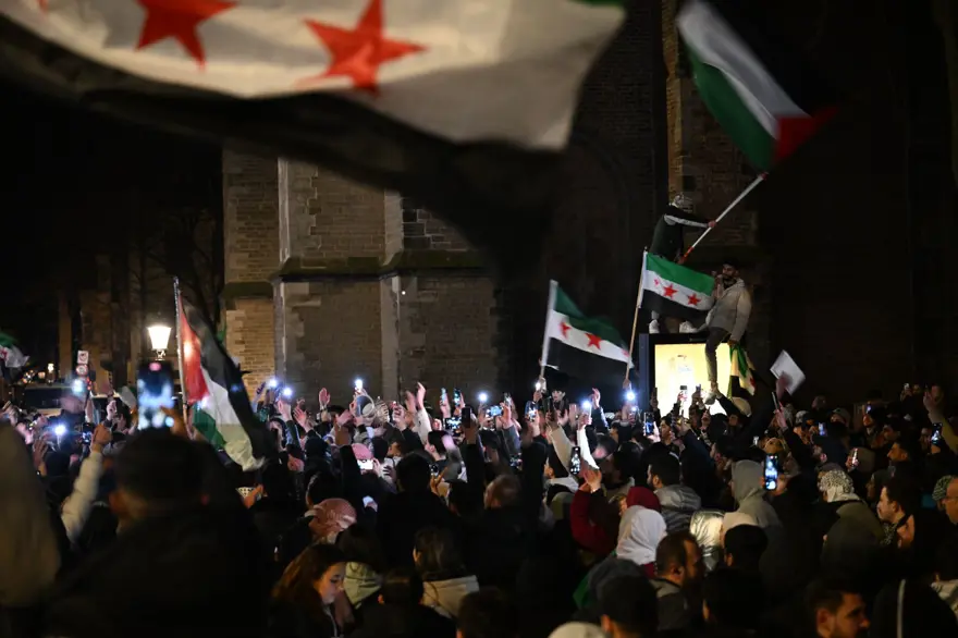 Avrupa'daki Suriyeliler, Baas rejiminin devrilmesini kutladı 2