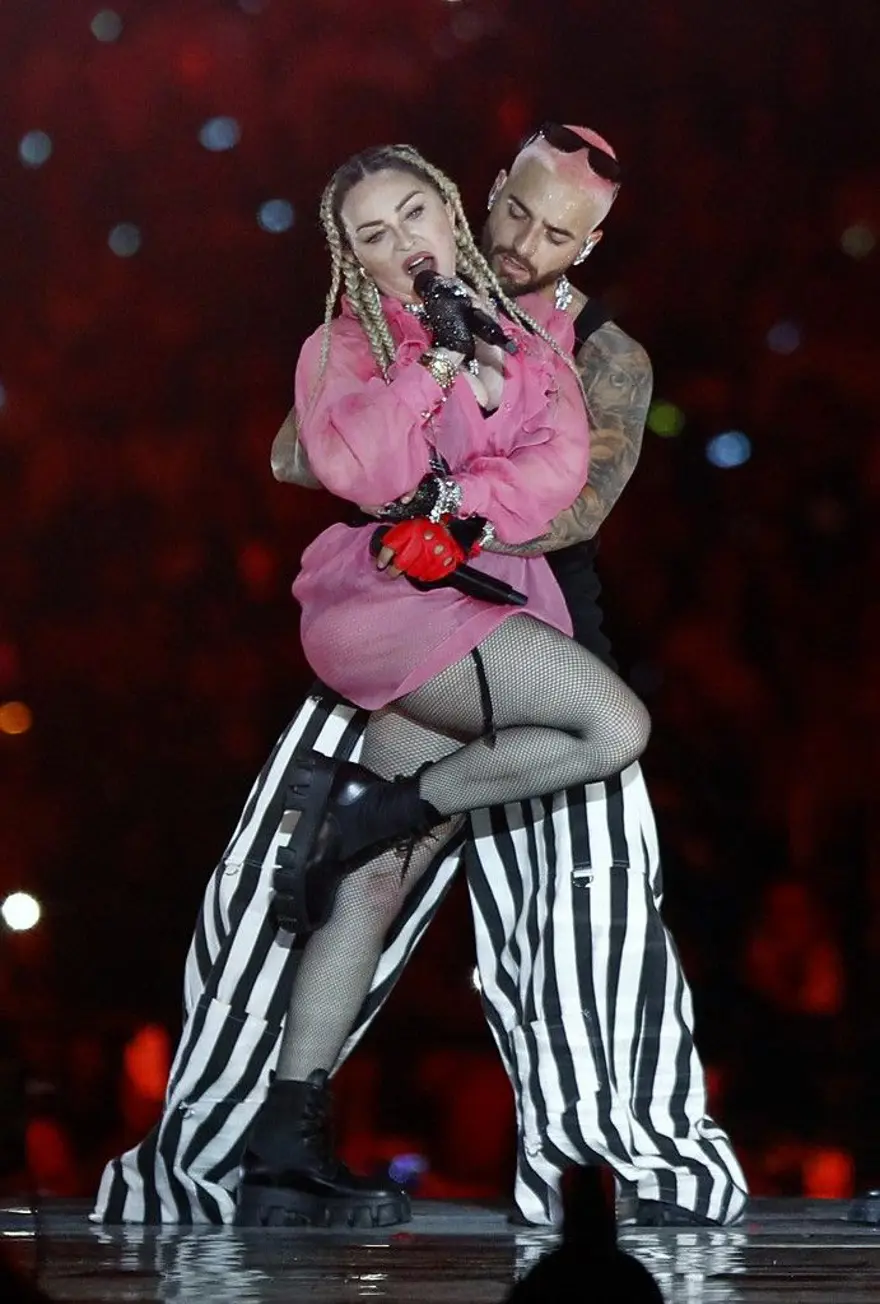 Madonna'nın klip çekimi polise şikayet edildi Madonna'nın klip çekimi polise şikayet edildi