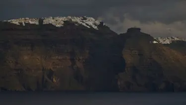 Santorini'de şeytani tüneller: Deprem korkusu ve imar yağması