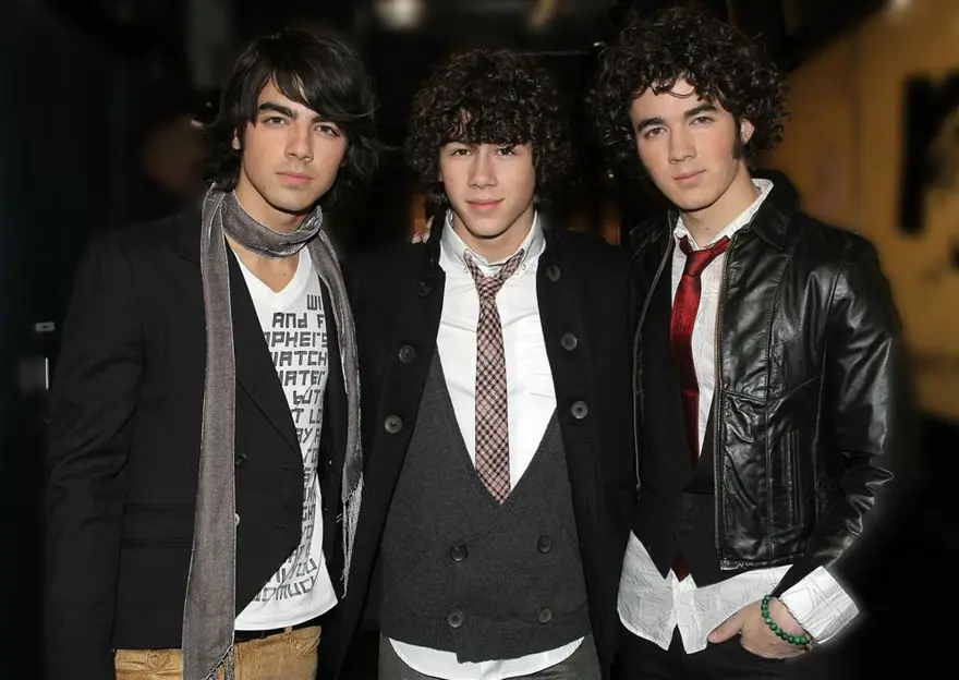 40-Jonas Brothers 10