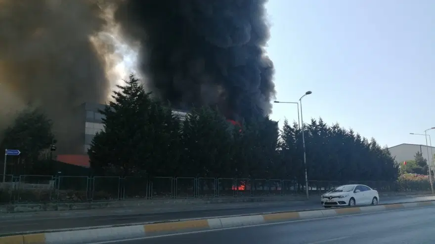 İstanbul Tuzla'da fabrika yangını (Patlama oldu, yaralılar var) 6