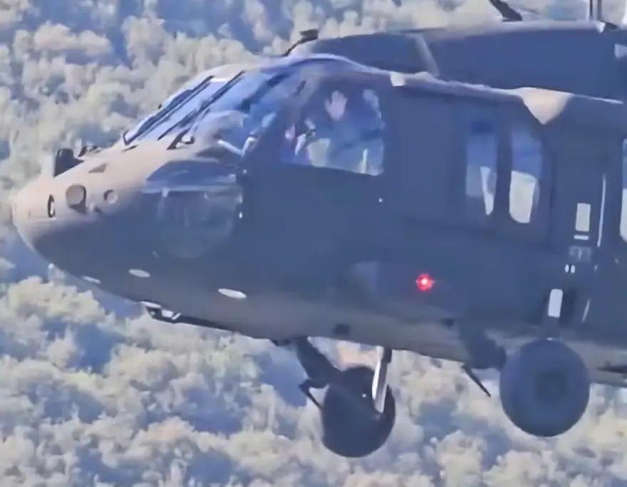 Hifa'nın mutlu anı: Sikorsky pilotundan küçük çocuğa selam 2