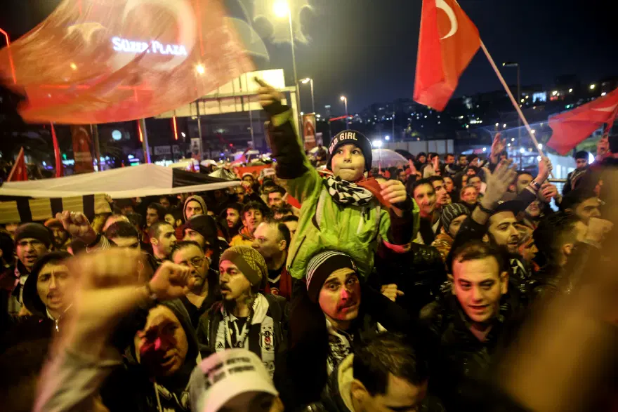 Taraftarlar Beşiktaş'taki saldırıları protesto etmek için yürüdü 10