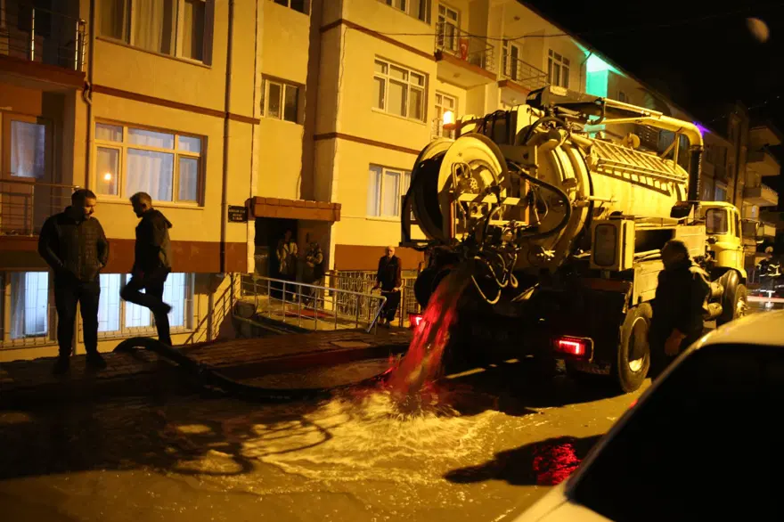 Tokat'ta sağanak: Yollar göle döndü, su baskınları yaşandı 1
