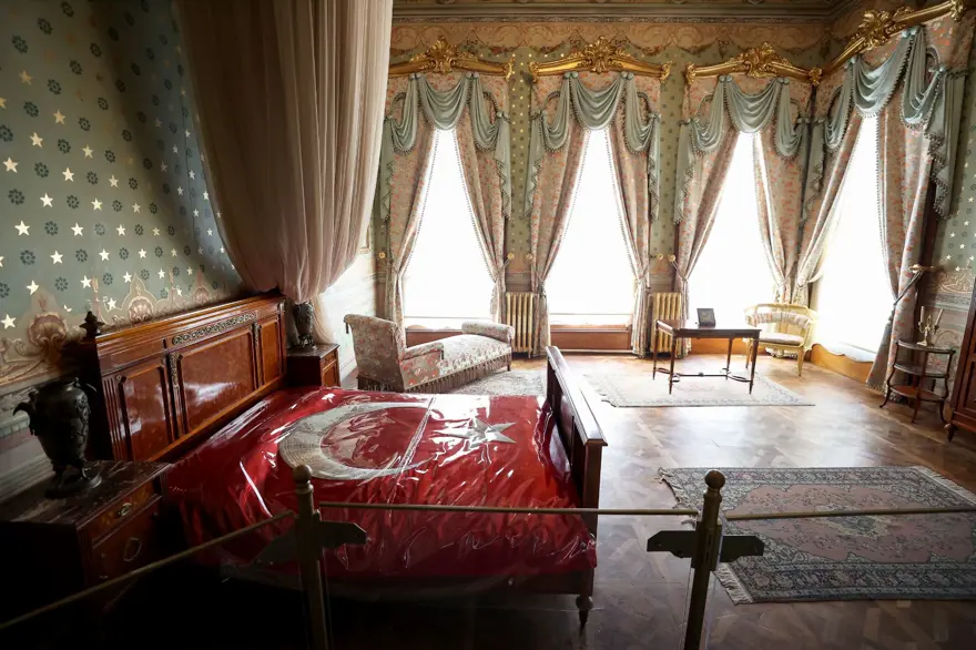 Dolmabahçe Sarayı'nın kullanıma açılışının 167'nci yılı 22