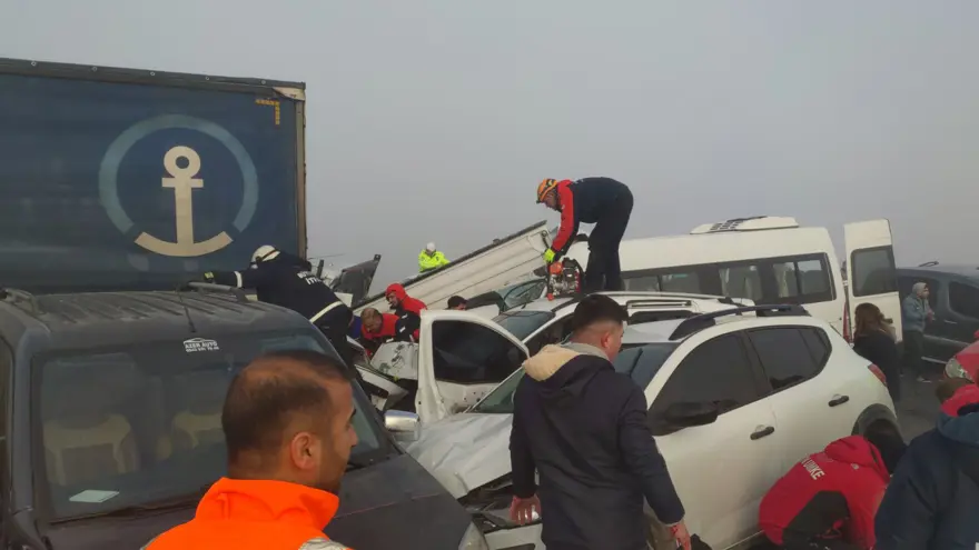Van'da 30 araçlık zincirleme trafik kazası: 1 ölü, 51 yaralı 2