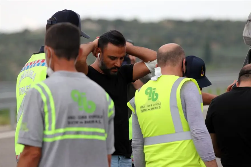 Alişan'ın kaza yaptığı olay yerinden fotoğraflar 7 Alişan'ın kaza yaptığı olay yerinden fotoğraflar 7