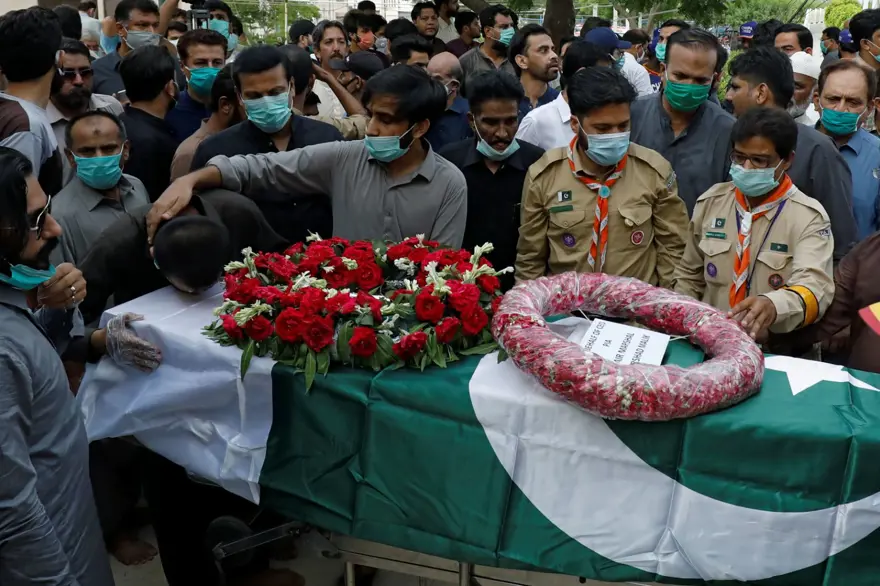 Pakistan uçağını corona virüs muhabbeti düşürdü 5